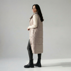  Жилет женский утепленный длинный с воротником стойкой, цвет-бежевый