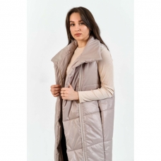  Жилет женский утепленный длинный с воротником стойкой, цвет-бежевый