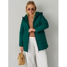 Утепленная женская куртка с капюшоном изумруд