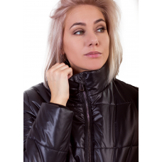 Утепленная  женская куртка с объемным карманом, цвет -черный