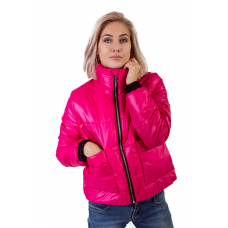 Утепленная  женская куртка с объемным карманом, цвет - фуксия