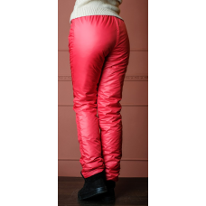 Утепленные зауженные женские брюки из глянцевой ткани,  цвет -красный